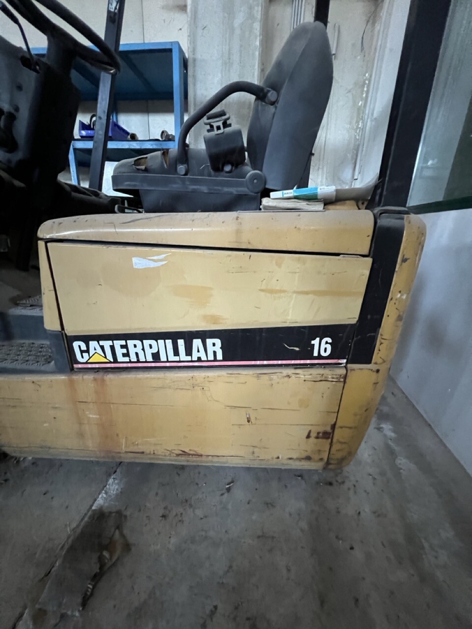 Apparecchi Di Sollevamento – In vendita un sollevatore Caterpillar modello 16, con valore… — foto 2
