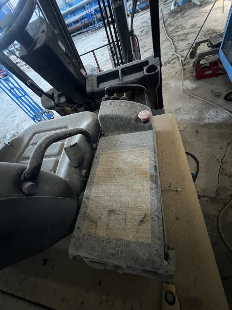 Apparecchi Di Sollevamento – In vendita un sollevatore Caterpillar modello 16, con valore… — foto 4