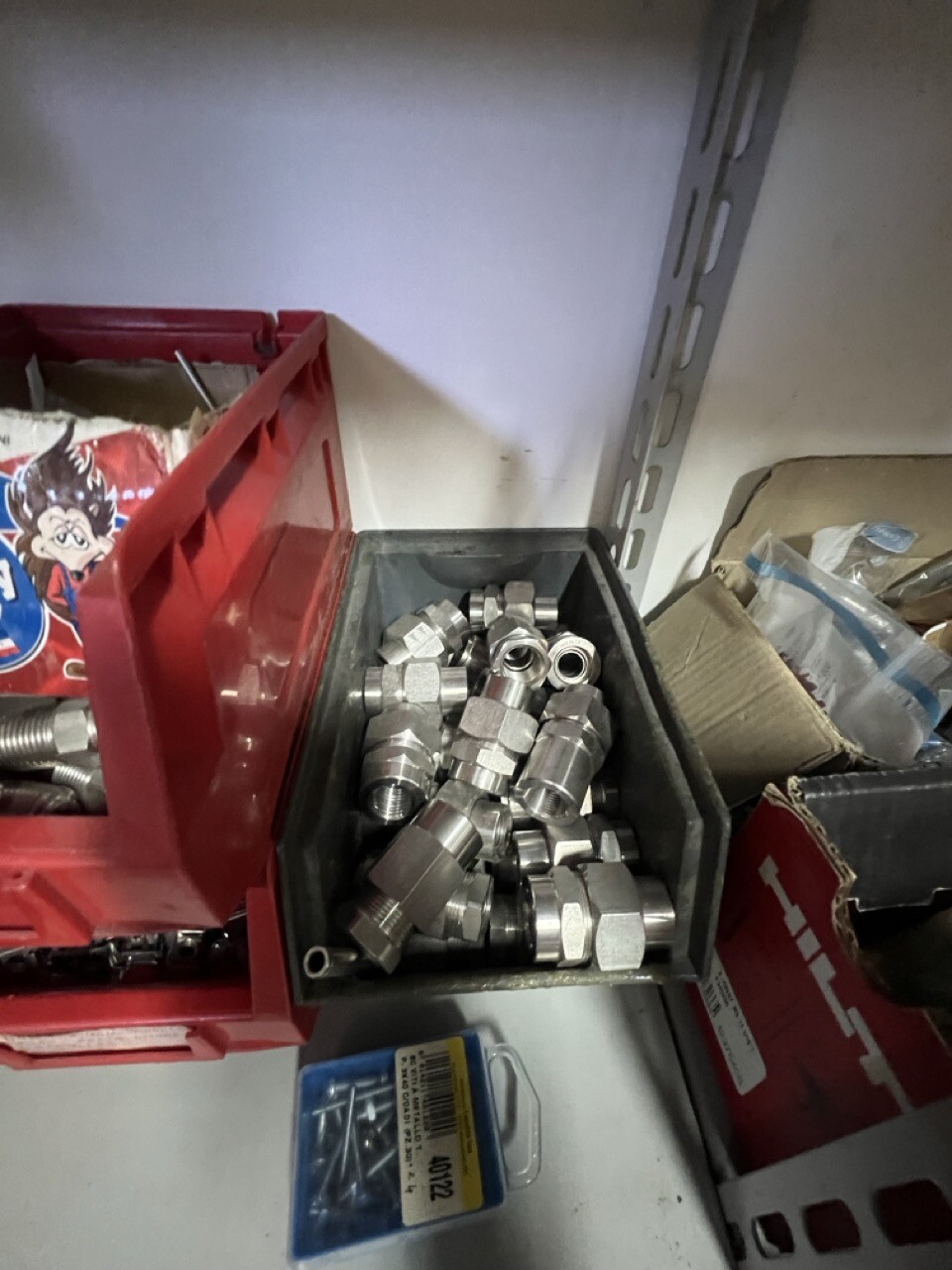 Attrezzature Ed Utensili – Il lotto comprende attrezzatura varia, tra cui viti, bulloni… — foto 5
