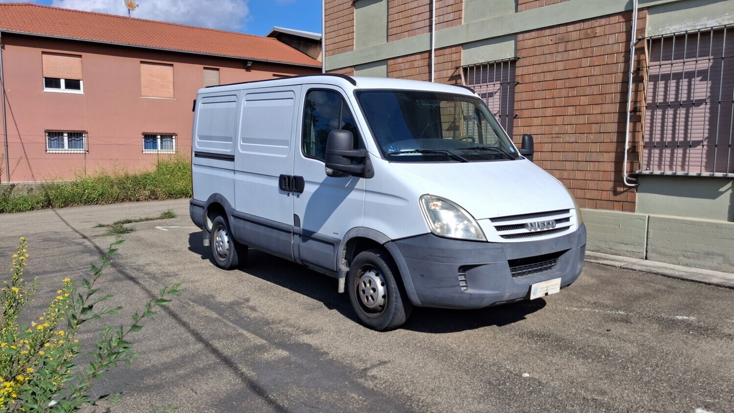 Automezzi Commerciali – Il lotto comprende un autocarro furgonato Iveco Daily 29L10… — foto 2