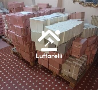 Abbigliamento E Calzature – Il lotto comprende circa 1439 paia di calzature assortite, 34… — foto 9