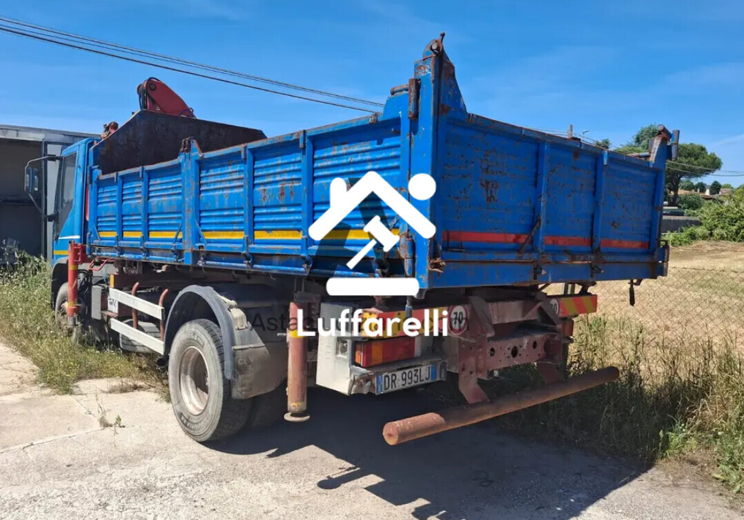 Automezzi Commerciali – Il lotto comprende un autocarro Iveco con cassone ribaltabile… — foto 3