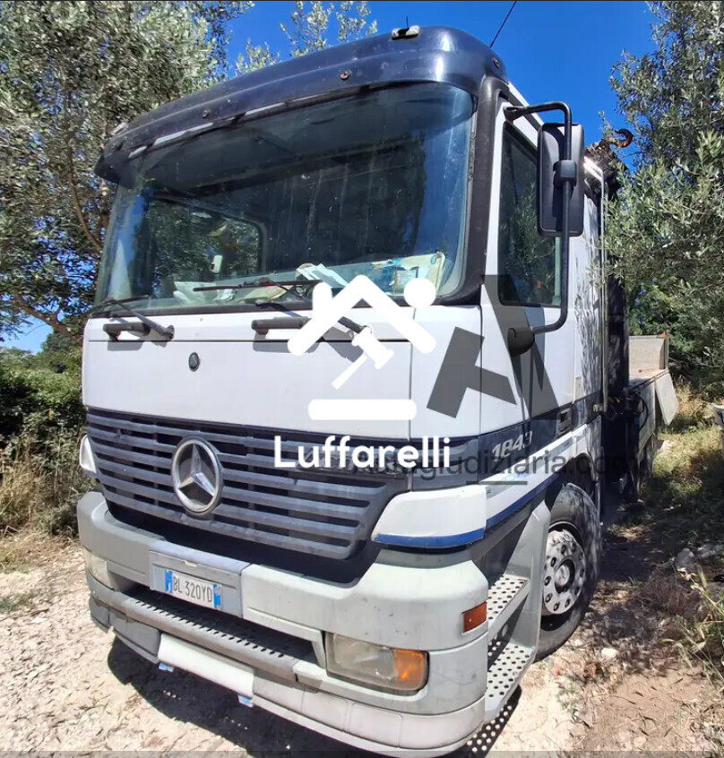 Automezzi Commerciali – Il lotto comprende un autocarro Mercedes Actros, targato, con… — foto 2