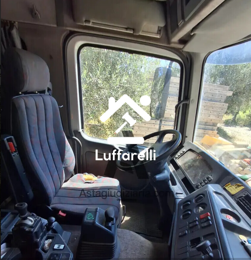 Automezzi Commerciali – Il lotto comprende un autocarro Mercedes Actros, targato, con… — foto 3