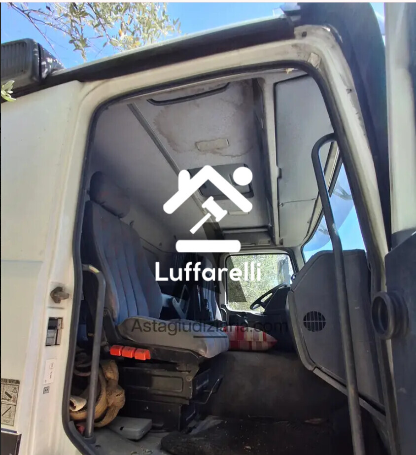 Automezzi Commerciali – Il lotto comprende un autocarro Mercedes Actros, targato, con… — foto 4