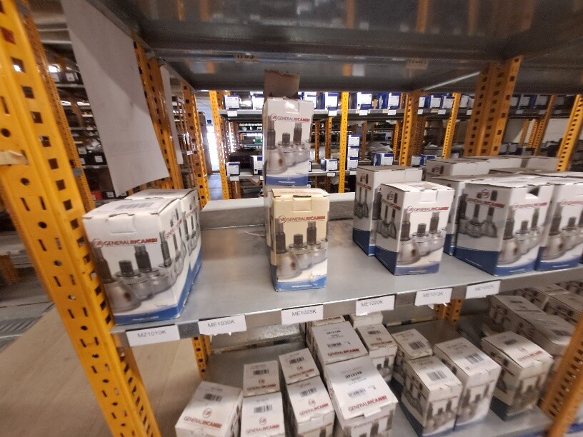 Bene Generico – LOTTO UNICO RICAMBI AUTO — foto 2