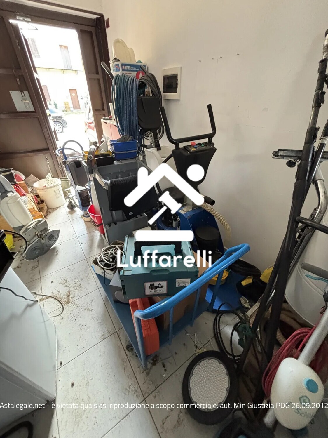 Attrezzature Ed Utensili – Il lotto comprende attrezzature e macchinari per attività… — foto 9