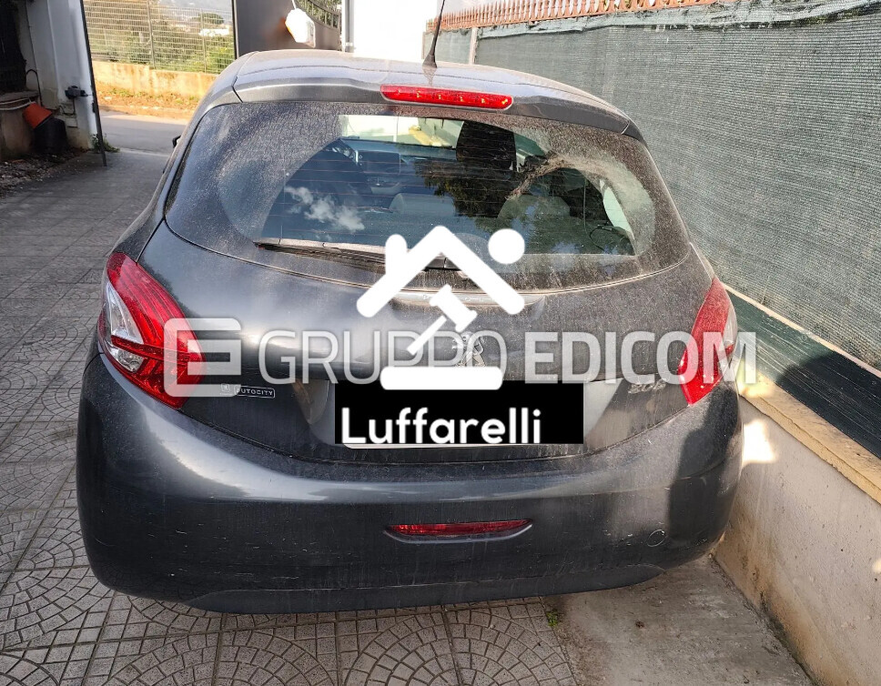 Autovetture – In vendita un'autovettura Peugeot 208, immatricolata il… — foto 2
