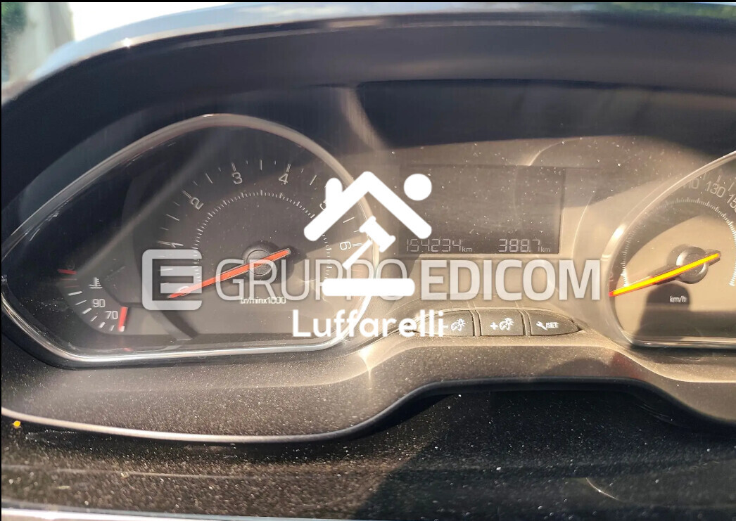Autovetture – In vendita un'autovettura Peugeot 208, immatricolata il… — foto 5