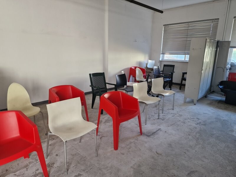 Arredi Da Ufficio E Varie – Il lotto comprende beni vari provenienti da un locale sotto… — foto 4