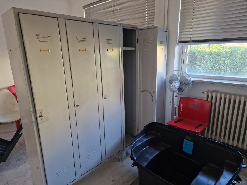 Arredi Da Ufficio E Varie – Il lotto comprende beni vari provenienti da un locale sotto… — foto 5