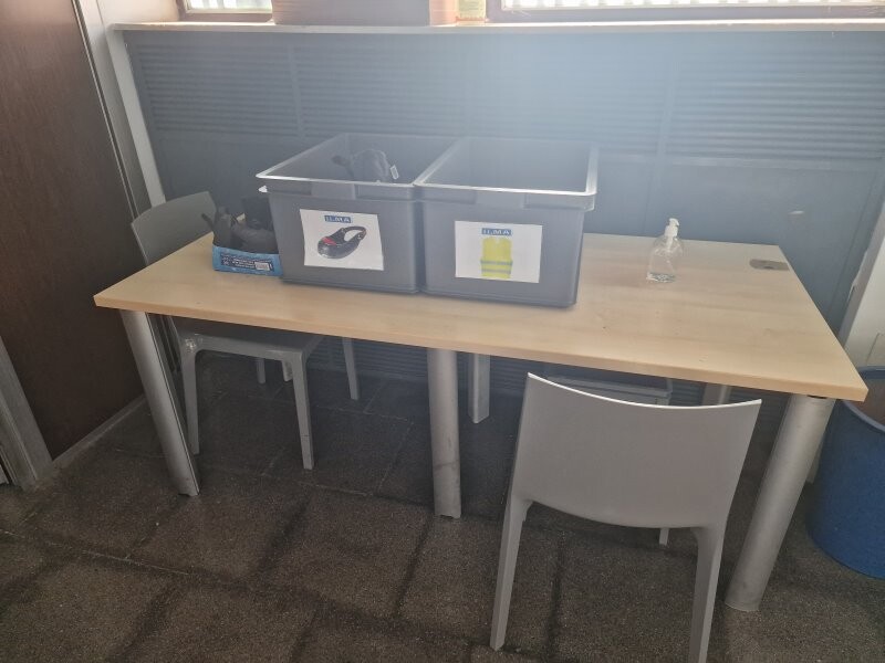 Arredi Da Ufficio E Varie – Il lotto comprende arredi vari destinati a un locale posto sotto… — foto 3