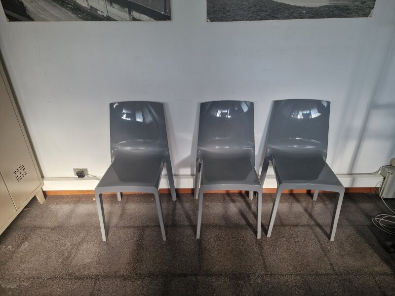 Arredi Da Ufficio E Varie – Il lotto comprende arredi vari destinati a un locale posto sotto… — foto 2