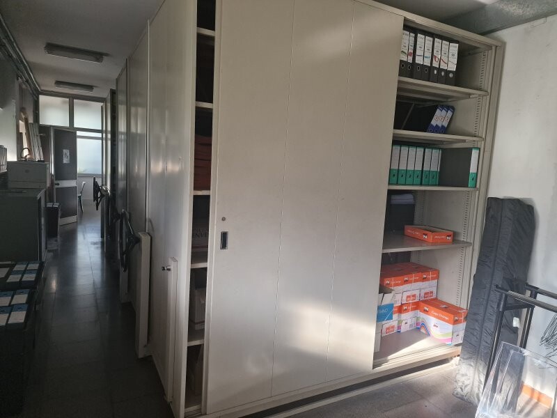 Arredi Da Ufficio E Varie – Il lotto comprende arredi vari destinati a un locale posto sotto… — foto 6