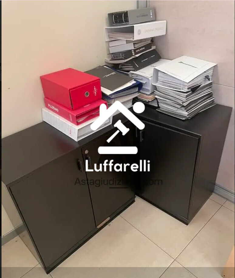 Arredi Da Ufficio E Varie – Il lotto comprende arredi e attrezzature da ufficio, tra cui… — foto 3