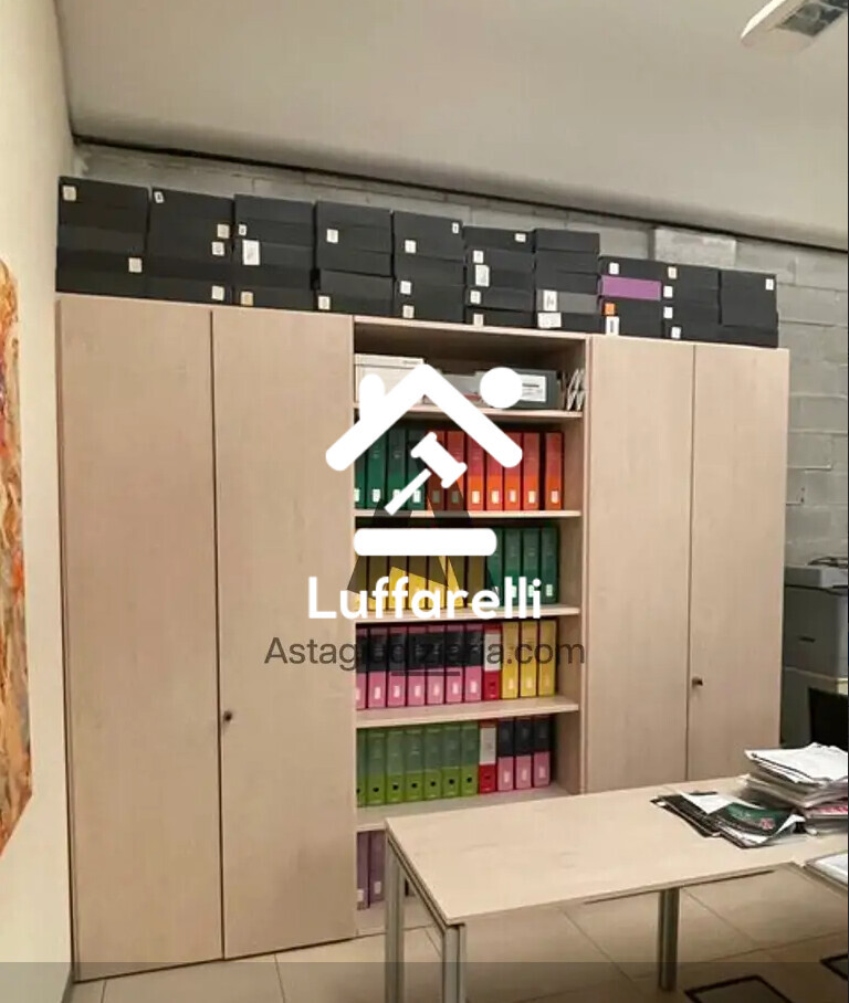 Arredi Da Ufficio E Varie – Il lotto comprende arredi e attrezzature da ufficio, tra cui… — foto 7