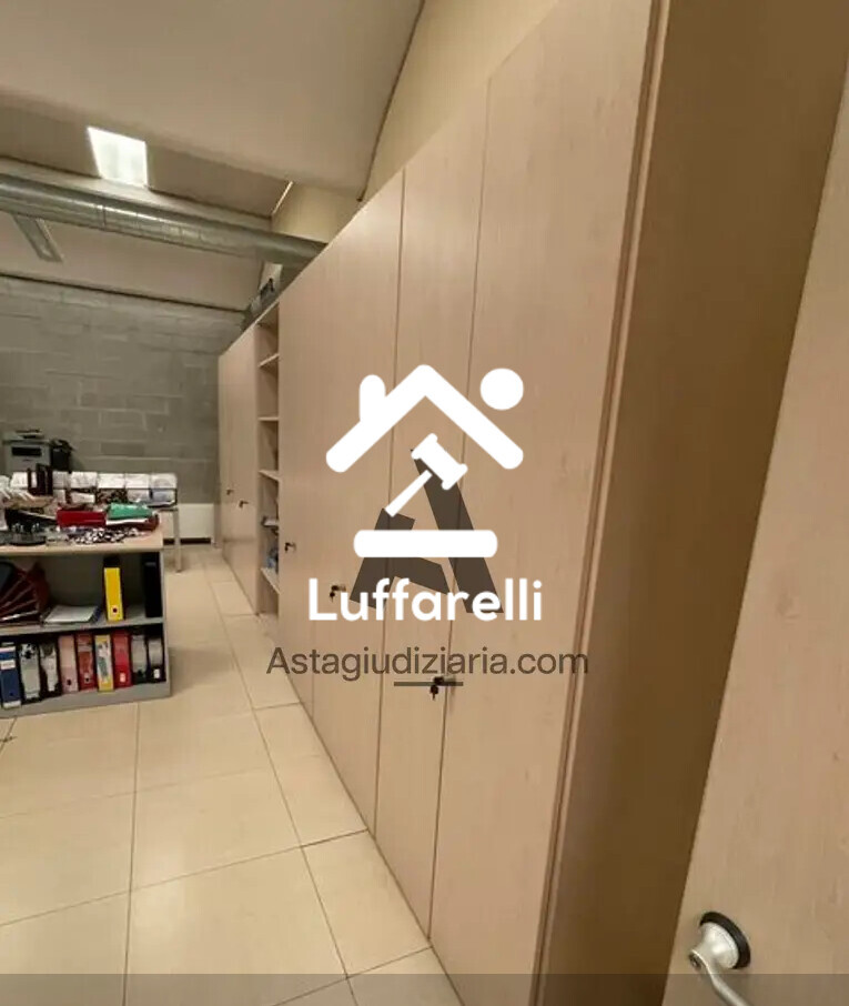 Arredi Da Ufficio E Varie – Il lotto comprende arredi e attrezzature da ufficio, tra cui… — foto 6