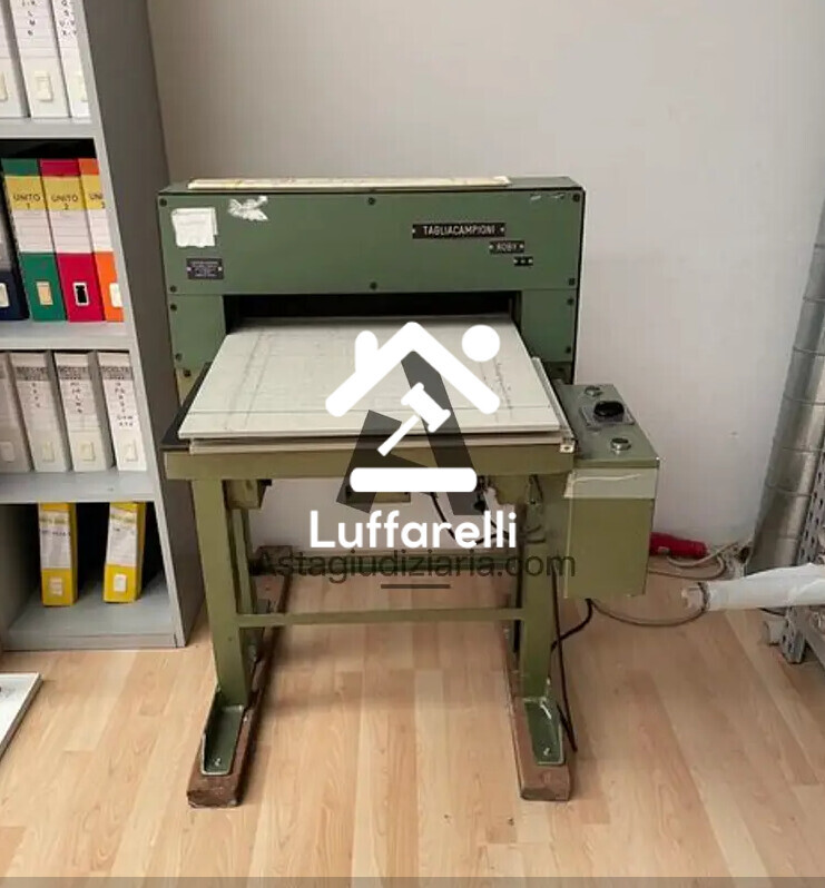 Attrezzature Ed Utensili – Il lotto comprende attrezzature e macchinari per lavorazione… — foto 4