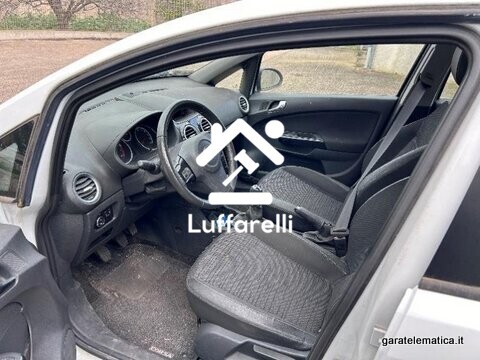 Autovetture – Il lotto comprende un'autovettura Opel Corsa, non marciante. — foto 2