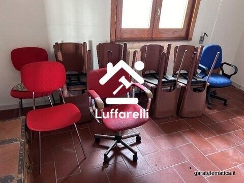 Arredi Da Ufficio E Varie – Il lotto comprende un ampio insieme di arredi e attrezzature per… — foto 6