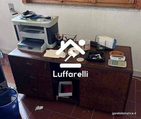 Arredi Da Ufficio E Varie – Il lotto comprende un ampio insieme di arredi e attrezzature per… — foto 7