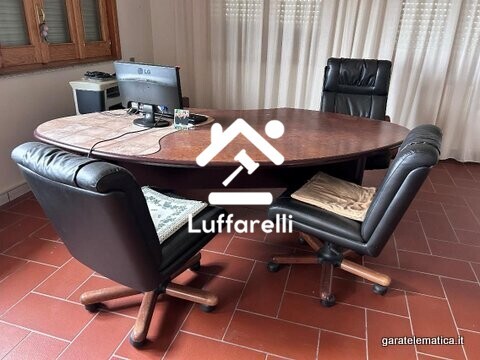 Arredi Da Ufficio E Varie – Il lotto comprende un ampio insieme di arredi e attrezzature per… — foto 9