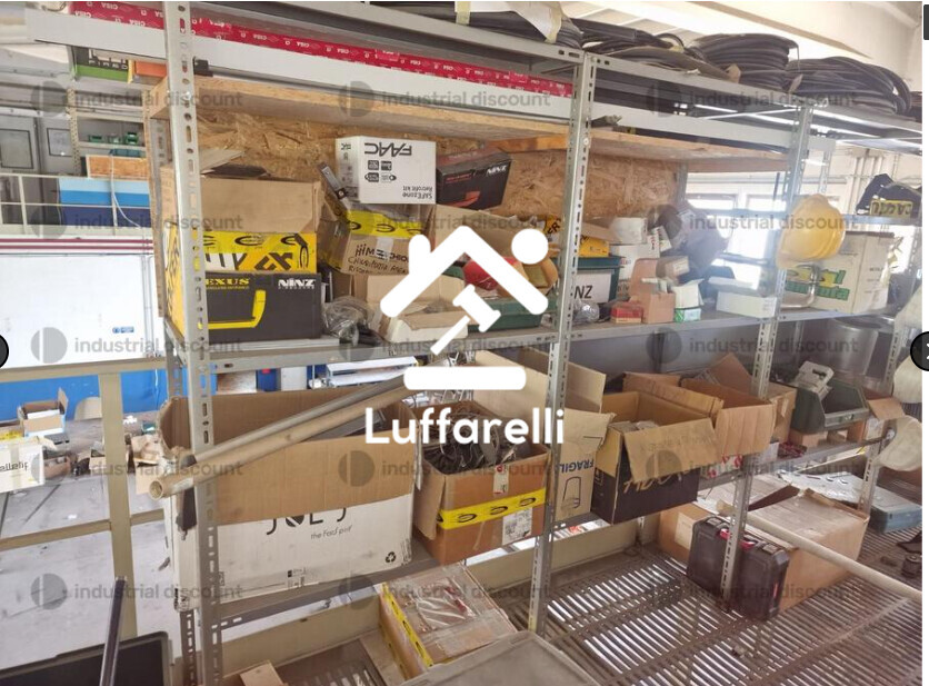 Attrezzature Ed Utensili – Materiale da officina arredi da ufficio e autocarri Fiat — foto 2