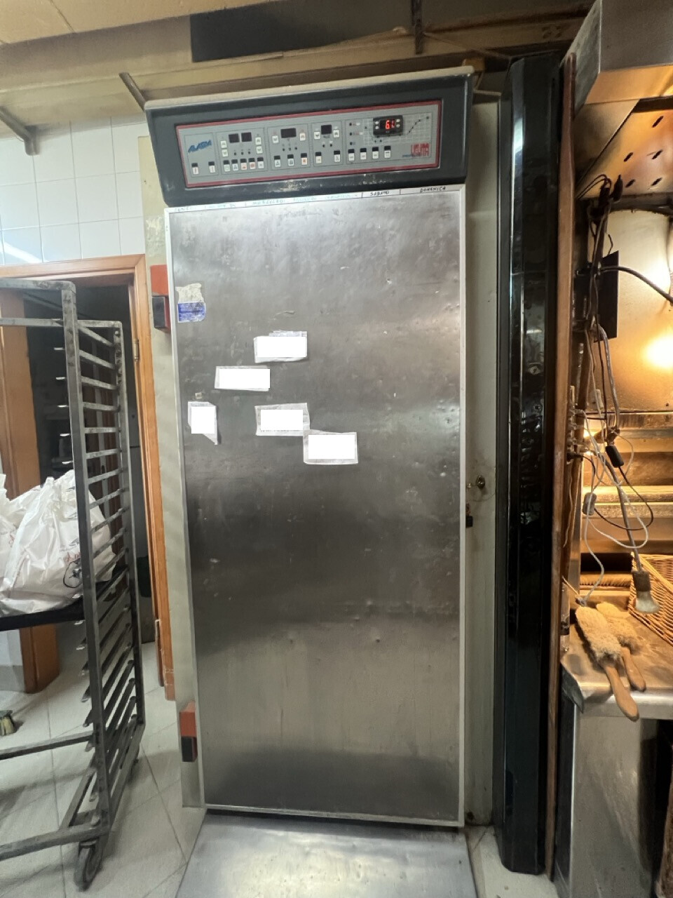 Macchinari Per L'Industria Alimentare E Conserviera – Il lotto comprende una cella fermalievito da 4 carrelli, marca… — foto 2
