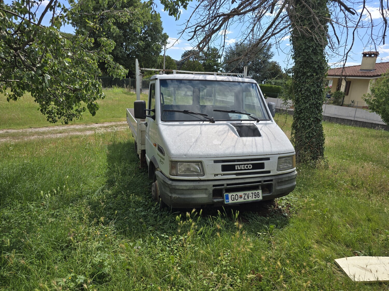 Bene Generico – Autocarro IVECO Daily Autovettura RENAULT SCENIC — foto 2