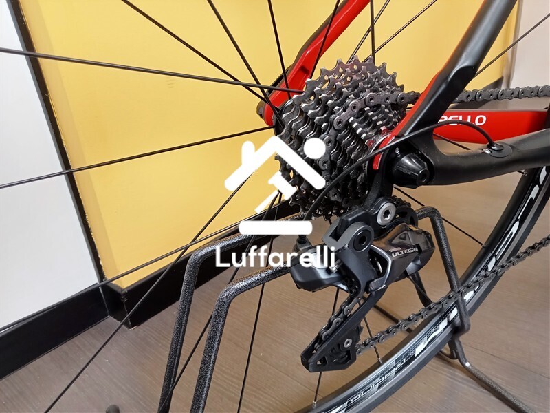 Veicoli – BICICLETTA DA CORSA (PRESUMIBILMENTE) IN CARBONIO, nera, marca… — foto 4