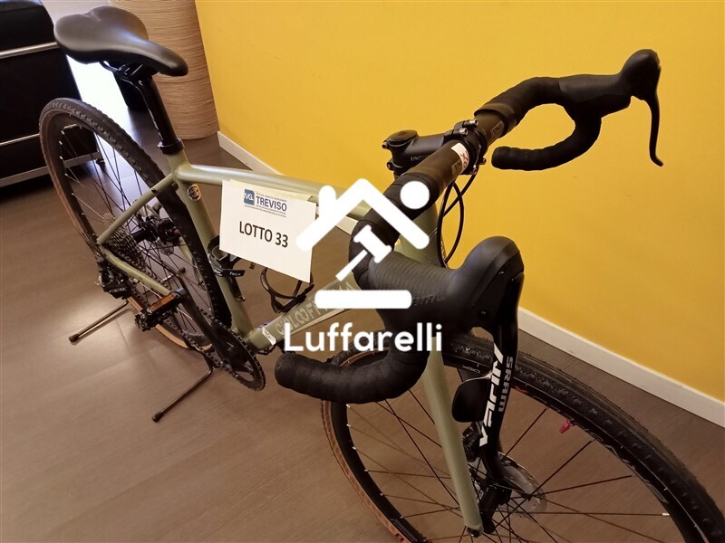 Veicoli – BICICLETTA GRAVEL verde, marcata Ciclofficina, con ruote da 28… — foto 3