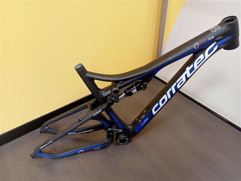 Veicoli – TELAIO PER MOUNTAIN BIKE (PRESUMIBILMENTE) IN CARBONIO, nero e… — foto 4
