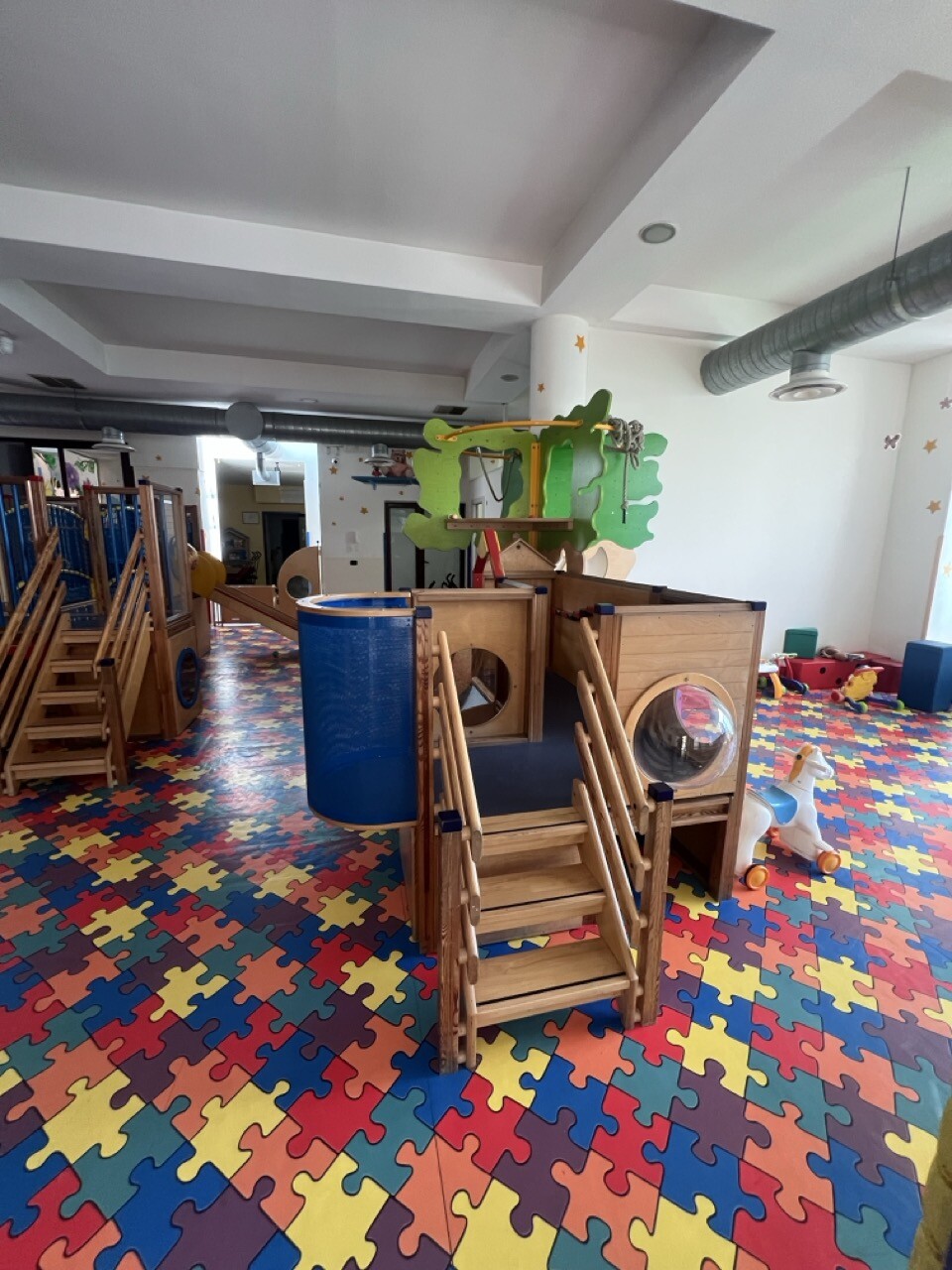 Mobili E Arredo Per Ufficio – Struttura giochi in legno marca Gemino con due scivoli e casette… — foto 2
