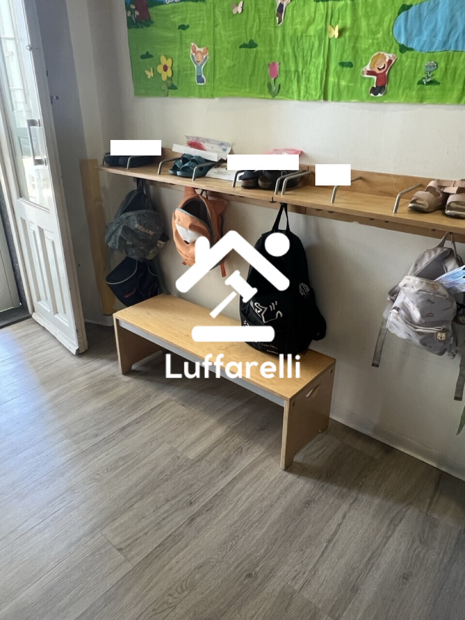 Mobili E Arredo Per Ufficio – N.7 panchette in legno chiaro, lunghezza 1 metro circa . Valore… — foto 2