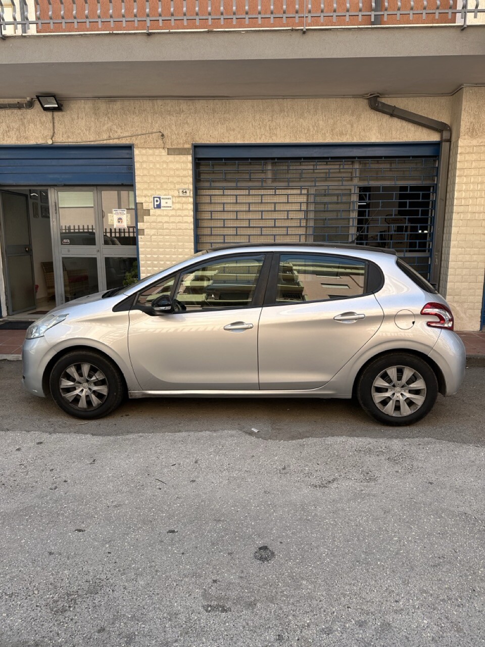 Autovetture – Autoveicolo, marca Peugeot, modello 208, Tg. EP****… — foto 3