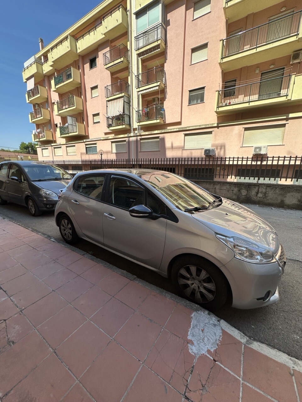 Autovetture – Autoveicolo, marca Peugeot, modello 208, Tg. EP****… — foto 4