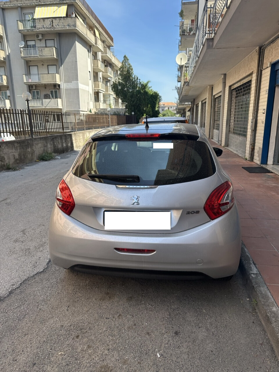 Autovetture – Autoveicolo, marca Peugeot, modello 208, Tg. EP****… — foto 2