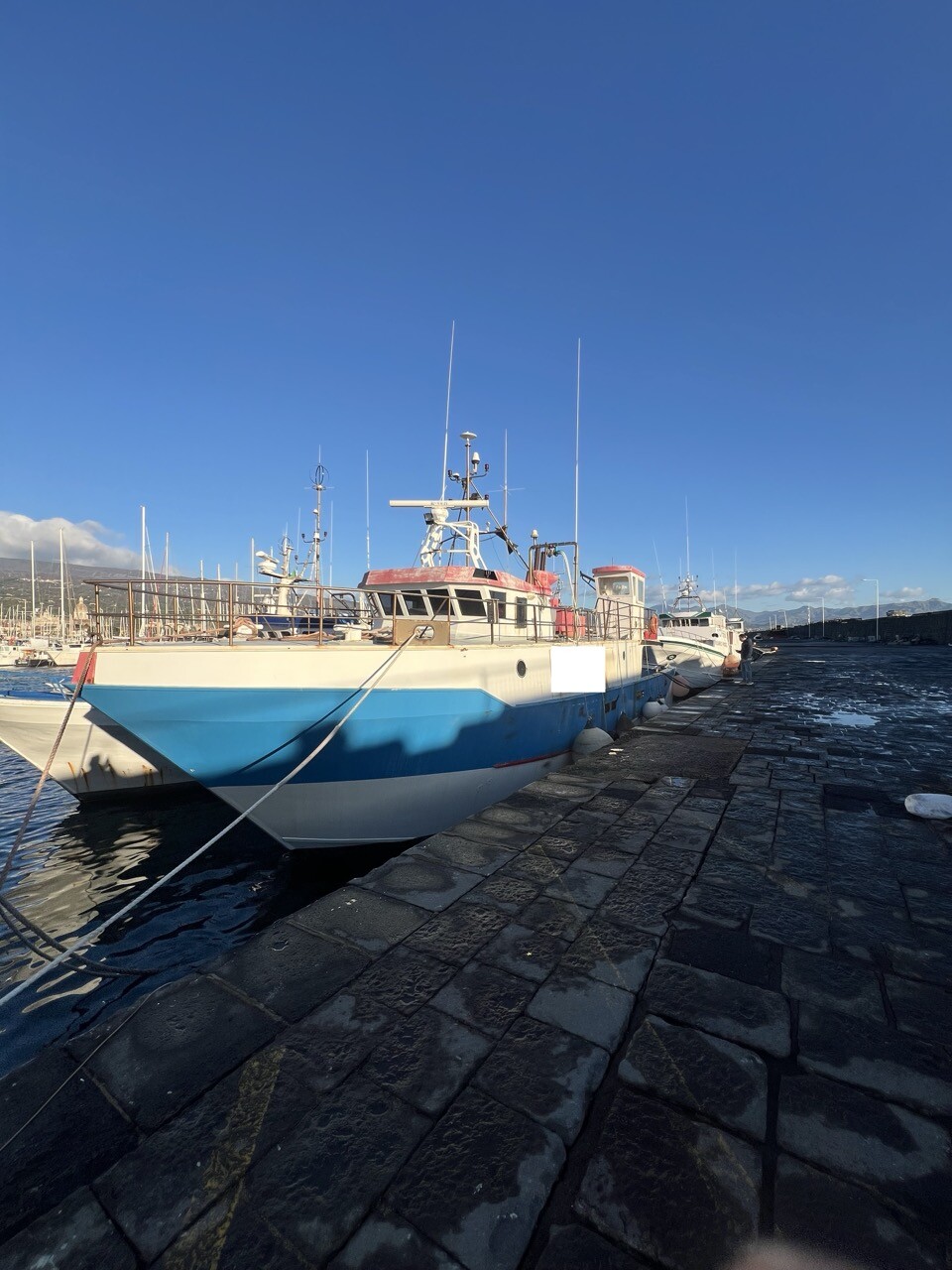 Navi E Galleggianti – L’imbarcazione risulta essere ormeggiata al porto di Riposto… — foto 3