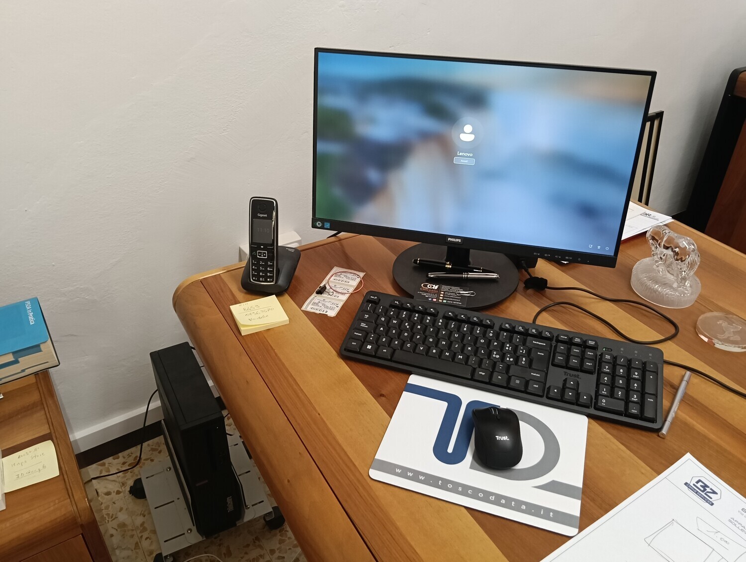 Mobili E Arredo Per Ufficio – Il lotto comprende computer, stampanti e arredi per ufficio. — foto 2
