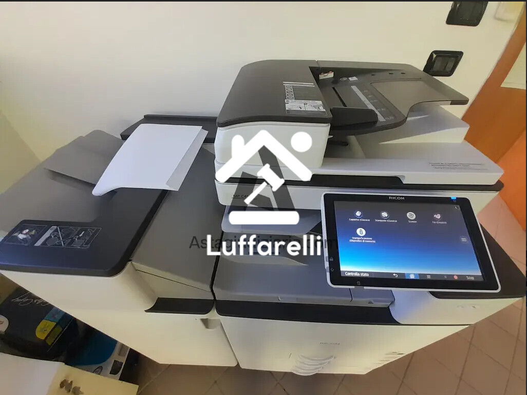 Attrezzature Ed Utensili – Il lotto comprende arredi e attrezzature da magazzino: una… — foto 2