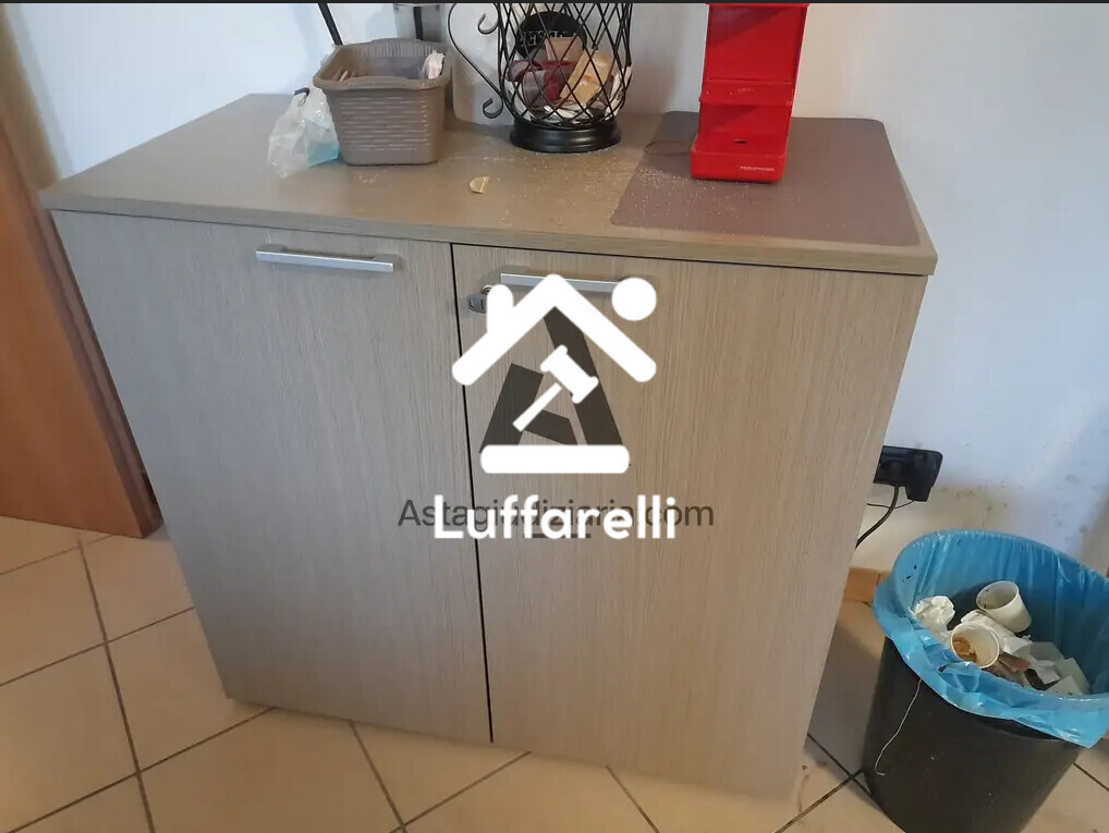 Attrezzature Ed Utensili – Il lotto comprende arredi e attrezzature da magazzino: una… — foto 8
