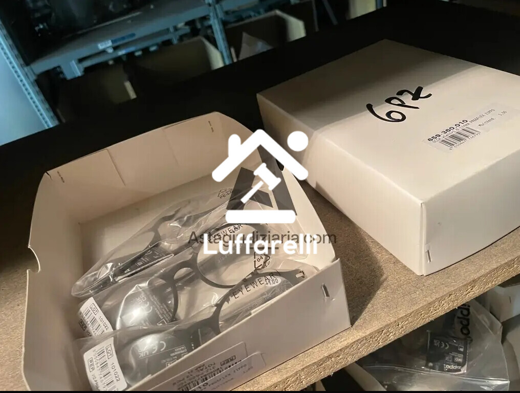 Attrezzature Industriali – Il lotto comprende una scaffalatura portapallet in ferro, alta… — foto 2