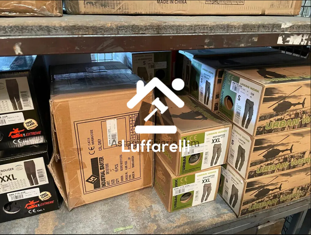 Attrezzature Industriali – Il lotto comprende una scaffalatura portapallet in ferro, alta… — foto 4