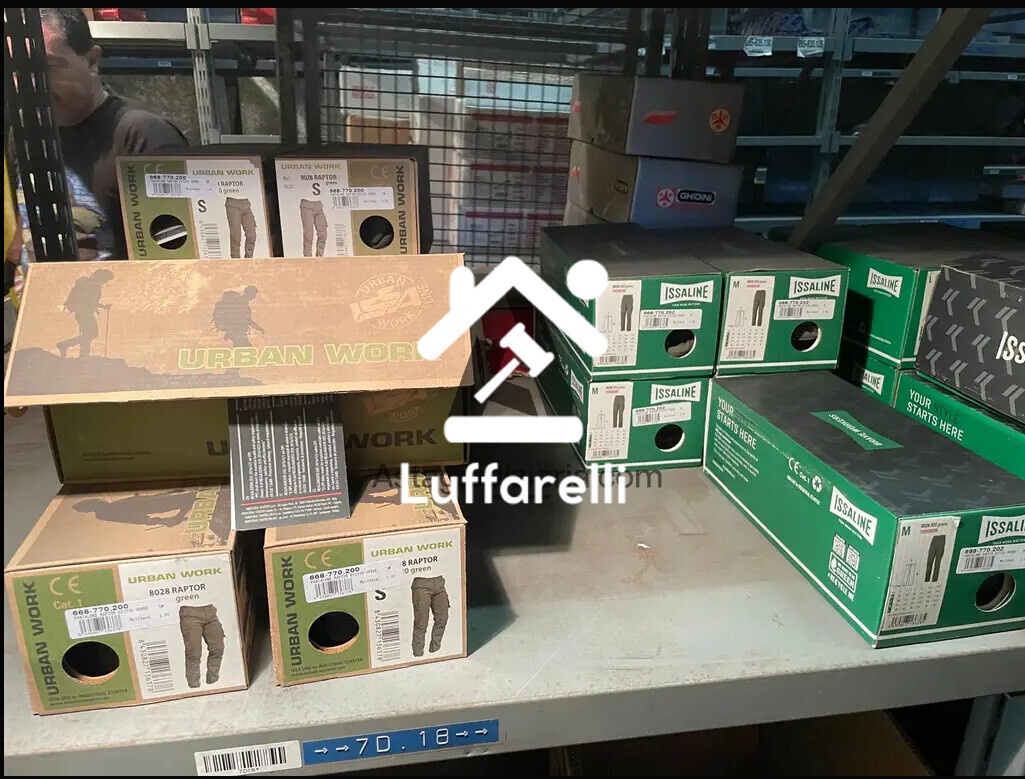 Attrezzature Industriali – Il lotto comprende una scaffalatura portapallet in ferro, alta… — foto 3
