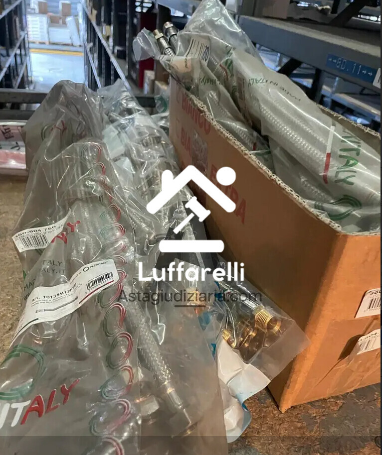 Attrezzature Industriali – Il lotto comprende una scaffalatura portapallet in ferro, alta… — foto 6