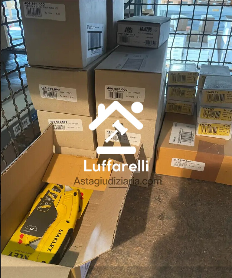 Attrezzature Industriali – Il lotto comprende una scaffalatura portapallet in ferro, alta… — foto 7