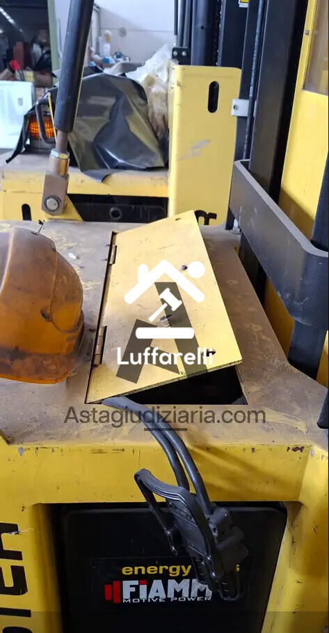 Attrezzature Industriali – Il lotto comprende un carrello elevatore elettrico… — foto 3