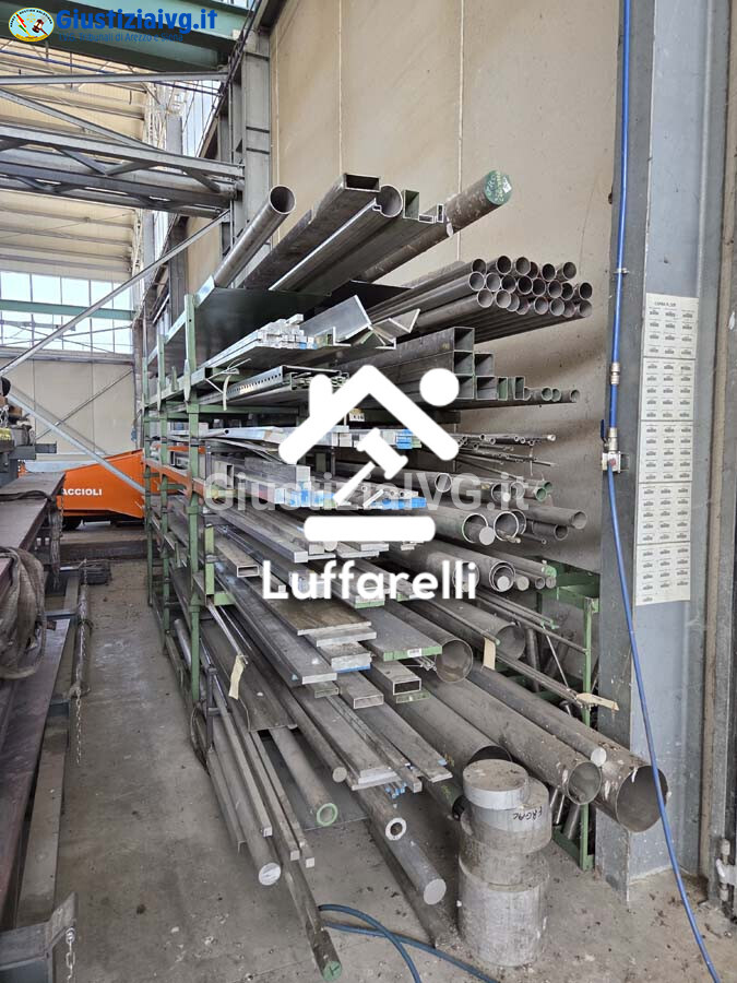 Attrezzature Ed Utensili – Il lotto comprende materiale misto in alluminio e inox. — foto 2