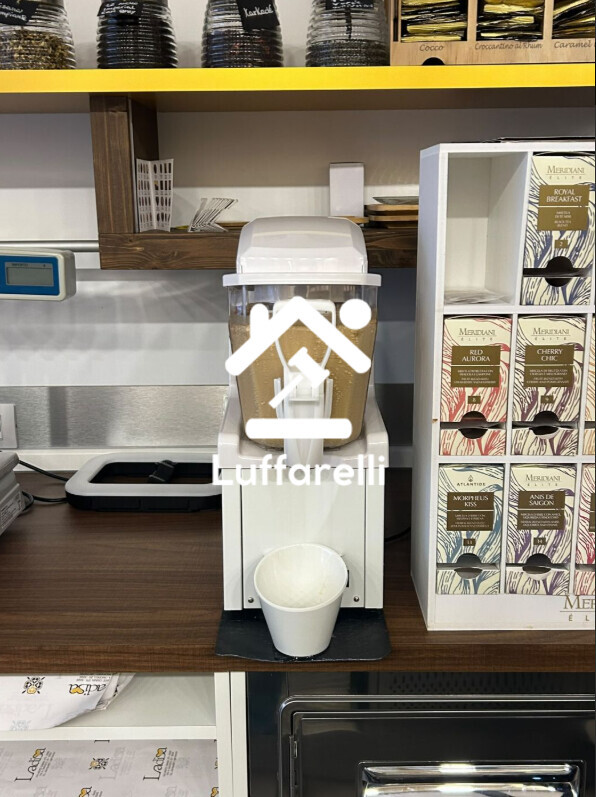 Commercio Al Dettaglio, Ristorazione E Industria Alberghiera – Il lotto comprende arredi per sala bar e caffetteria, banconi ed… — foto 4