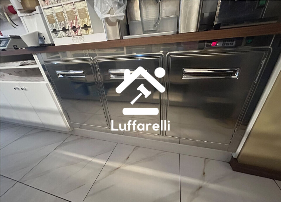 Commercio Al Dettaglio, Ristorazione E Industria Alberghiera – Il lotto comprende arredi per sala bar e caffetteria, banconi ed… — foto 9